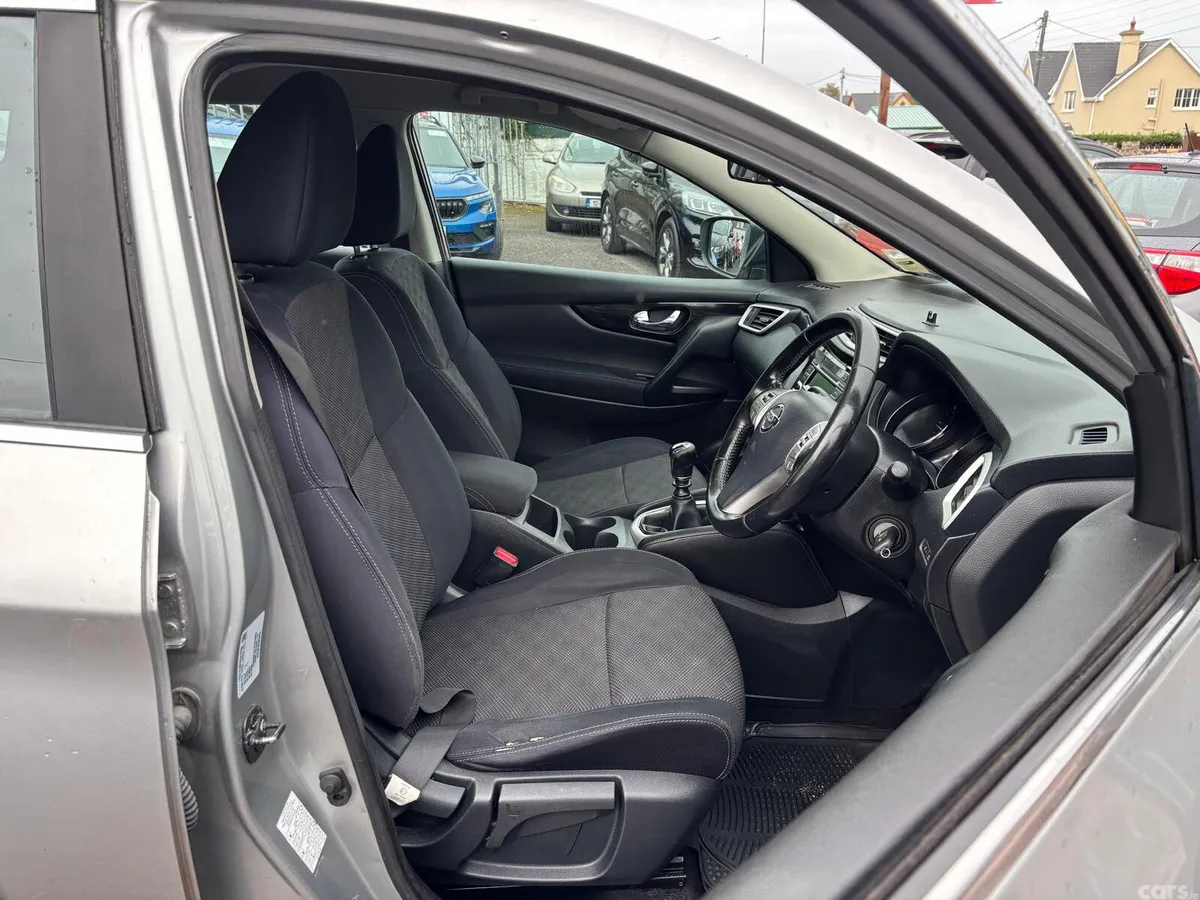 Nissan Qashqai Hatchback, Diesel, 2014, Silver