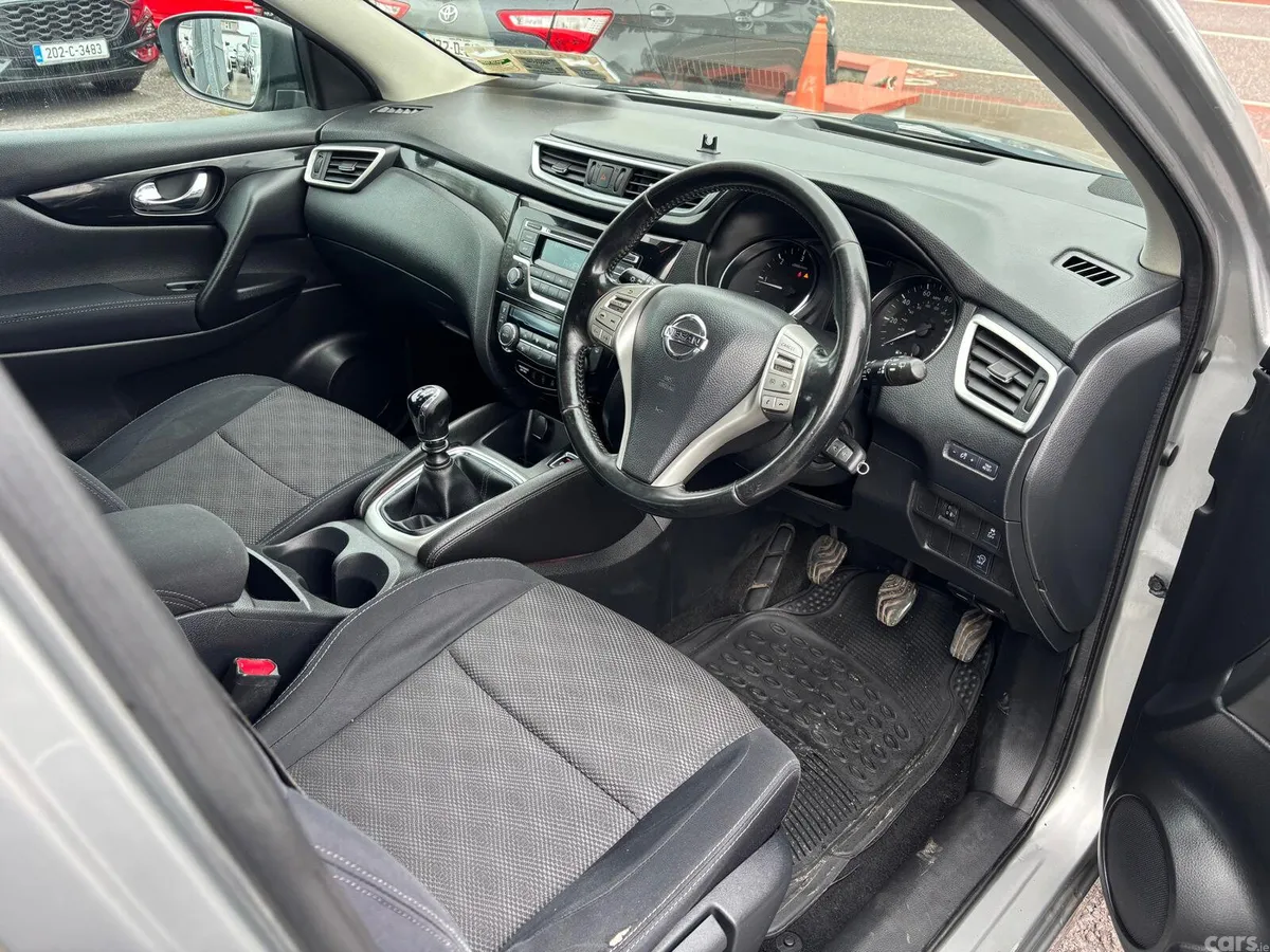 Nissan Qashqai Hatchback, Diesel, 2014, Silver