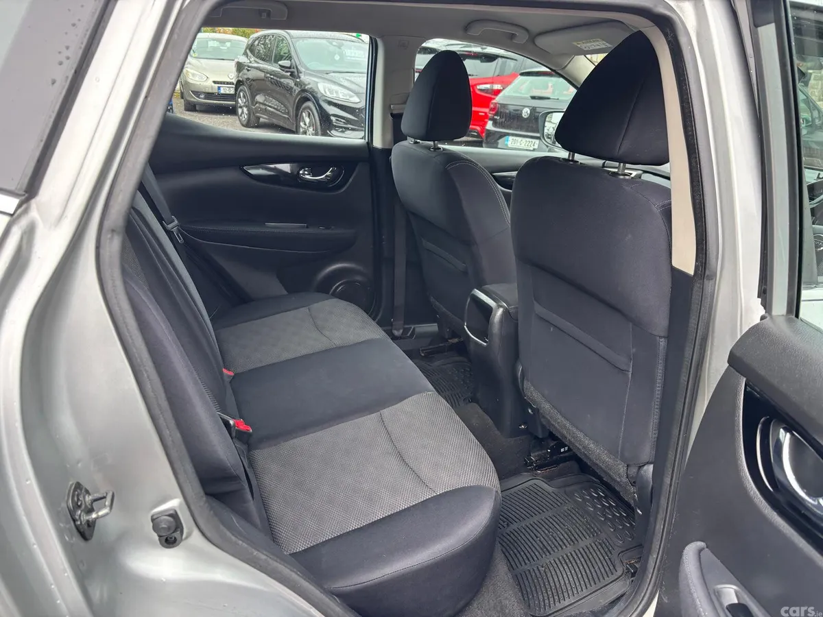Nissan Qashqai Hatchback, Diesel, 2014, Silver