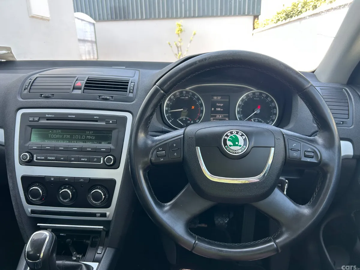 Skoda Octavia Saloon, Diesel, 2011, Grey