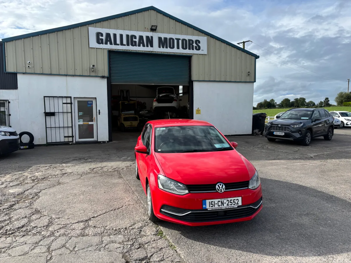 Volkswagen Polo Hatchback, Petrol, 2015, Red