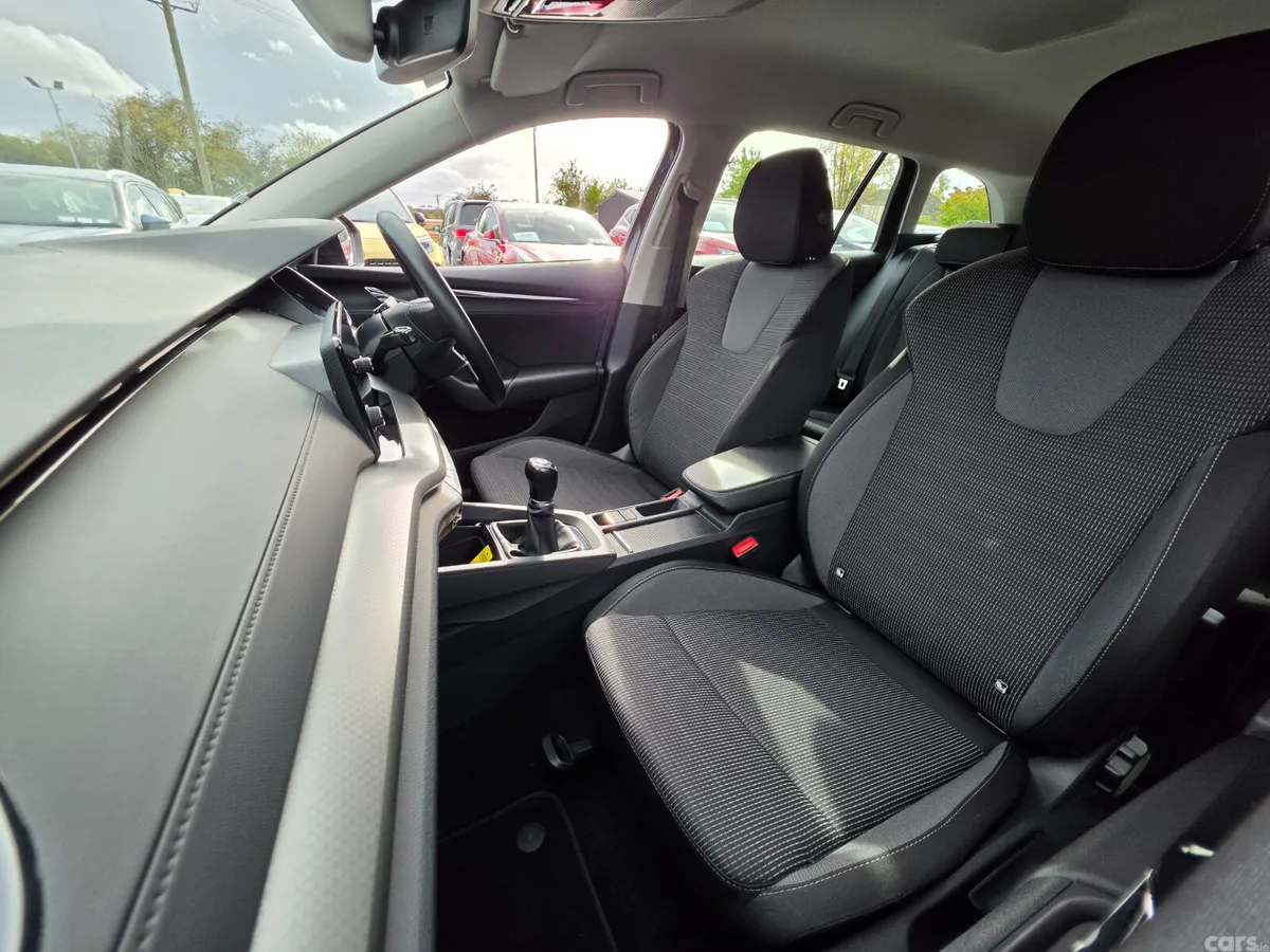 Skoda Octavia Estate, Petrol, 2021, Black