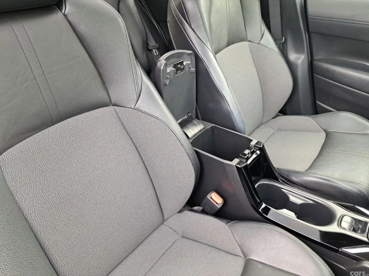 Toyota Corolla Cross SUV, Petrol Hybrid, 2023, Blue