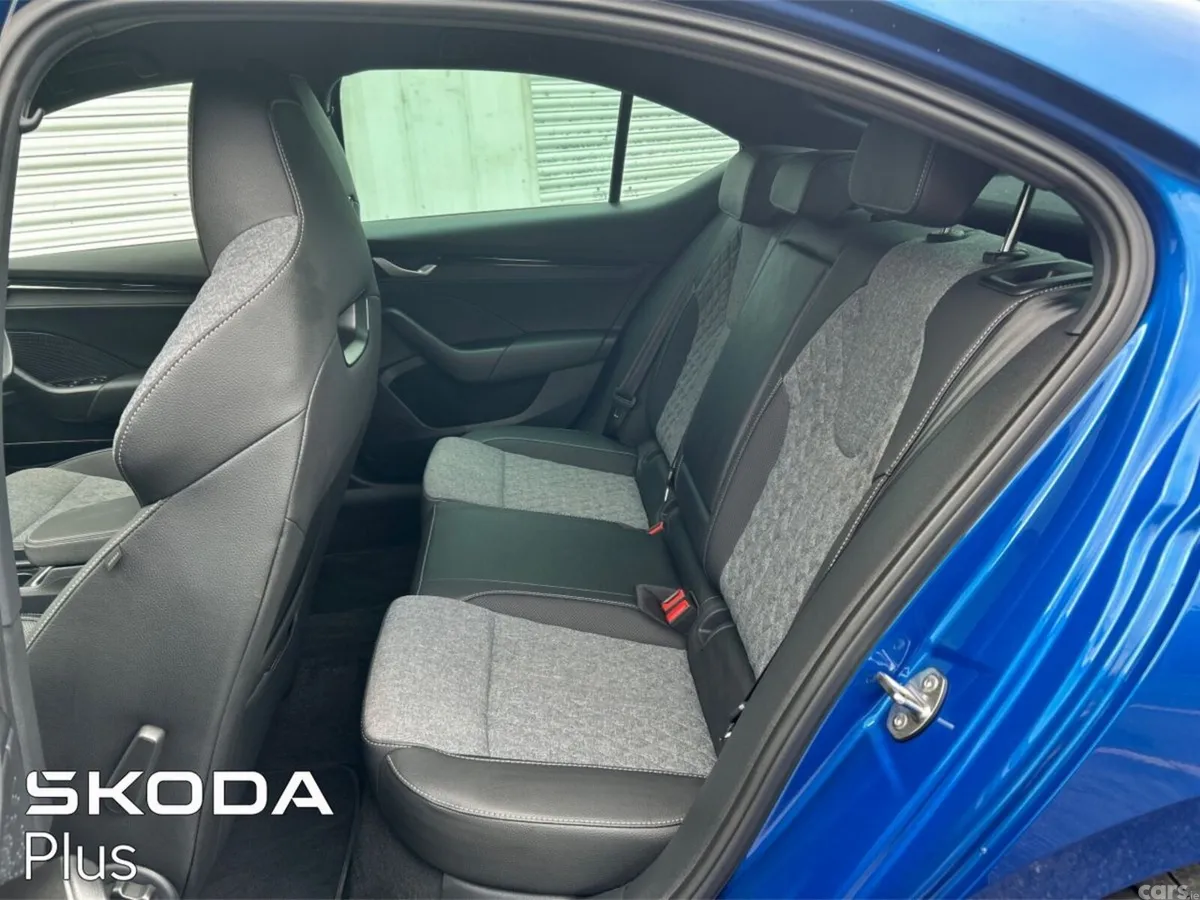 Skoda Octavia Saloon, Diesel, 2026, Blue