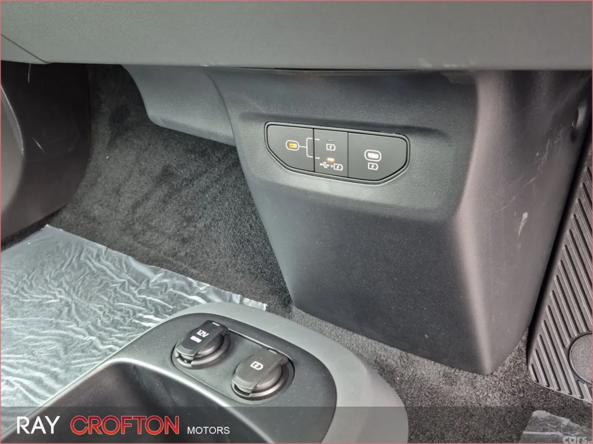 Kia EV6 MPV, Electric, 2026, White
