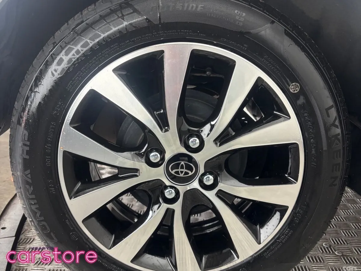 Toyota Yaris Hatchback, Petrol Hybrid, 2021, Silver