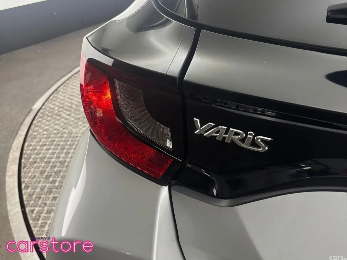 Toyota Yaris Hatchback, Petrol Hybrid, 2021, Silver