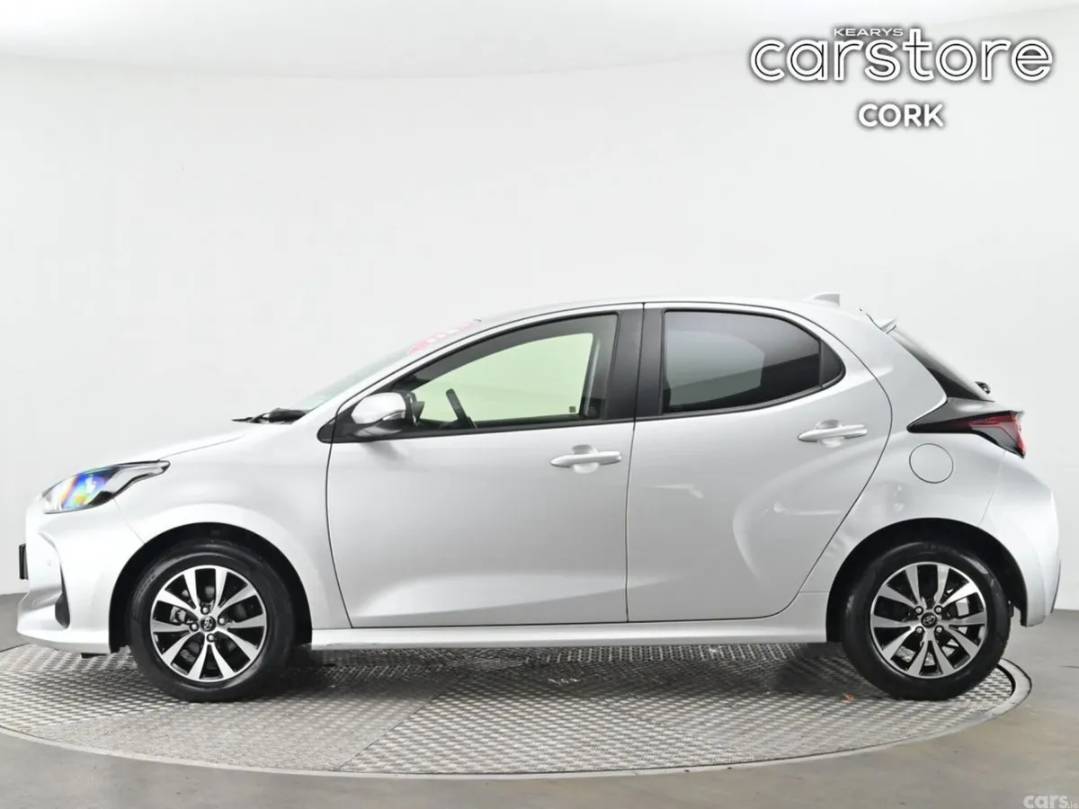 Toyota Yaris Hatchback, Petrol Hybrid, 2021, Silver