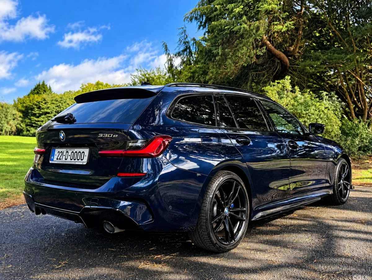 BMW 3-Series Estate, Petrol Plug-in Hybrid, 2022, Blue