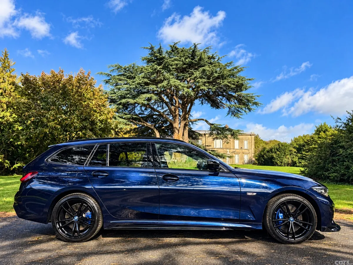 BMW 3-Series Estate, Petrol Plug-in Hybrid, 2022, Blue
