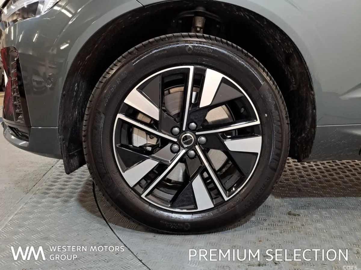 Volvo XC60 SUV, Petrol Plug-in Hybrid, 2026, Green
