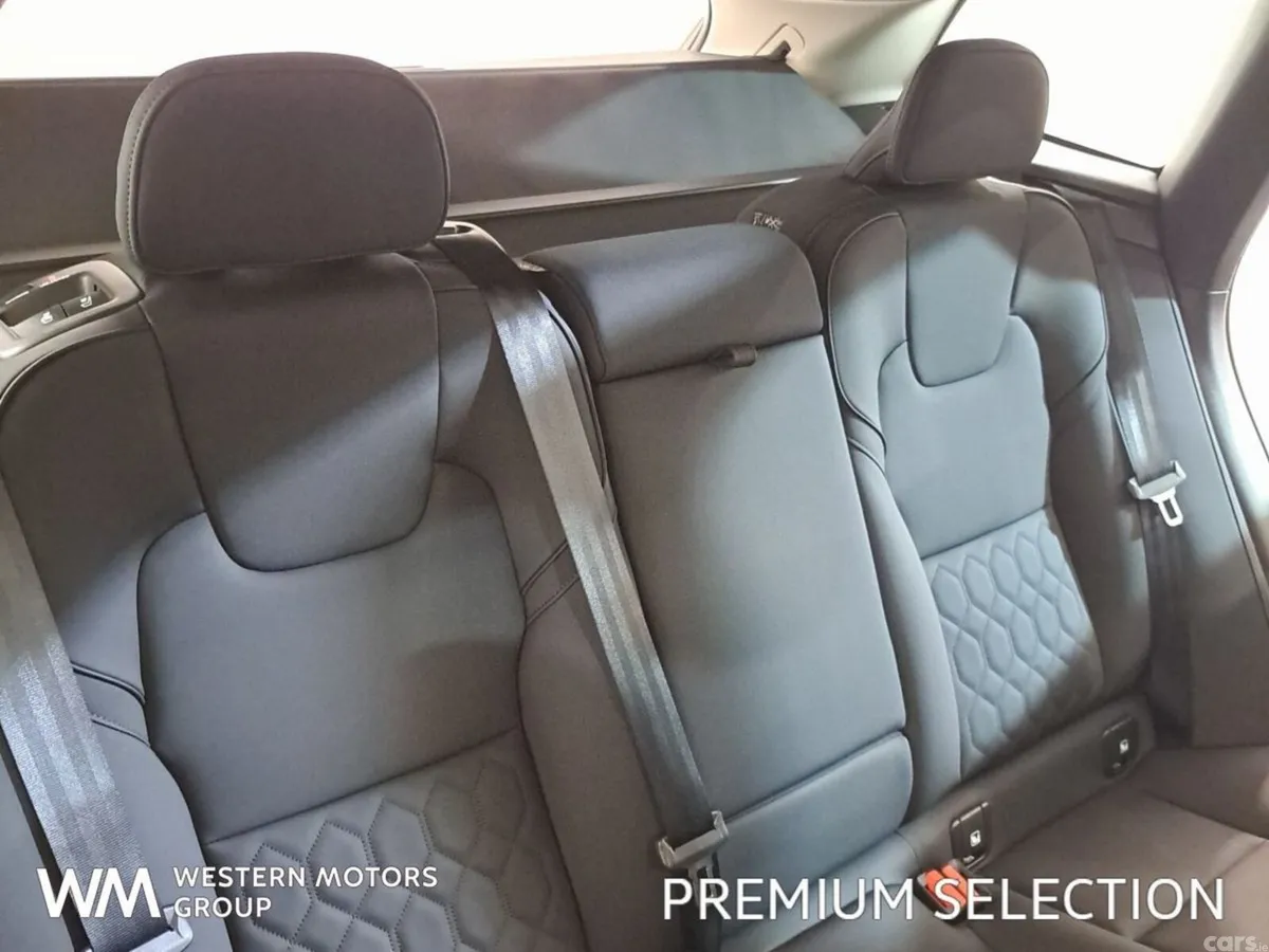 Volvo XC60 SUV, Petrol Plug-in Hybrid, 2026, Green