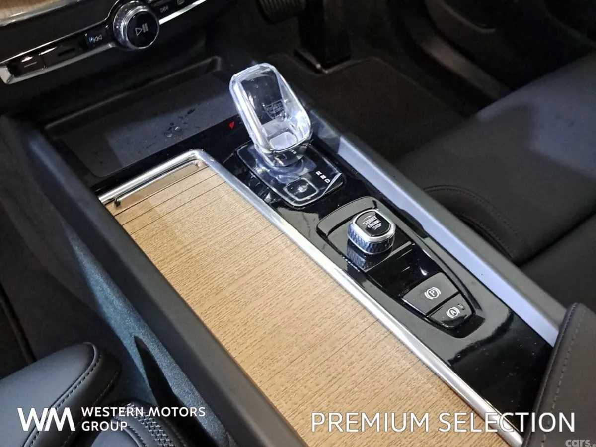 Volvo XC60 SUV, Petrol Plug-in Hybrid, 2026, Green