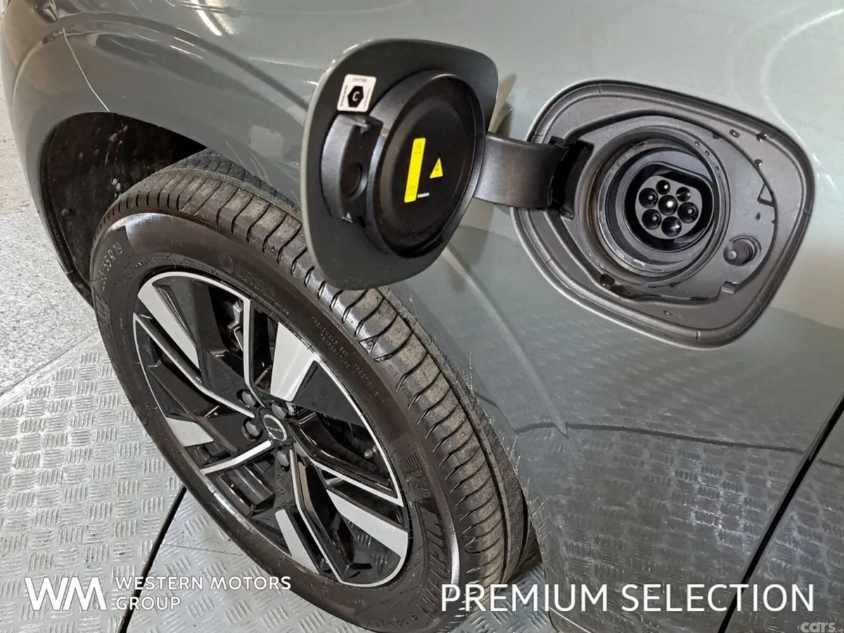 Volvo XC60 SUV, Petrol Plug-in Hybrid, 2026, Green