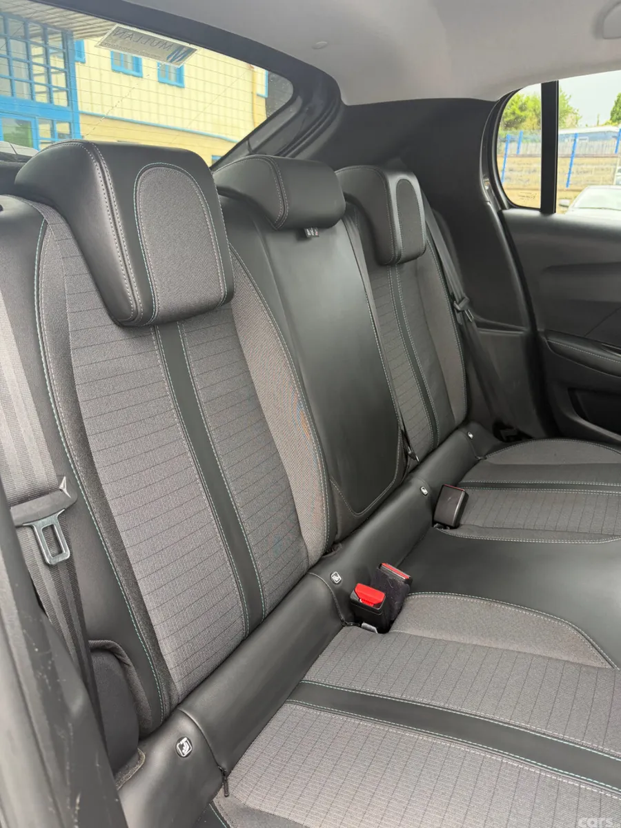 Peugeot 208 Hatchback, Diesel, 2022, Grey