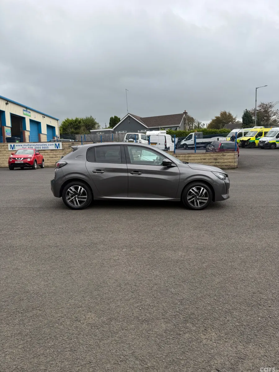Peugeot 208 Hatchback, Diesel, 2022, Grey