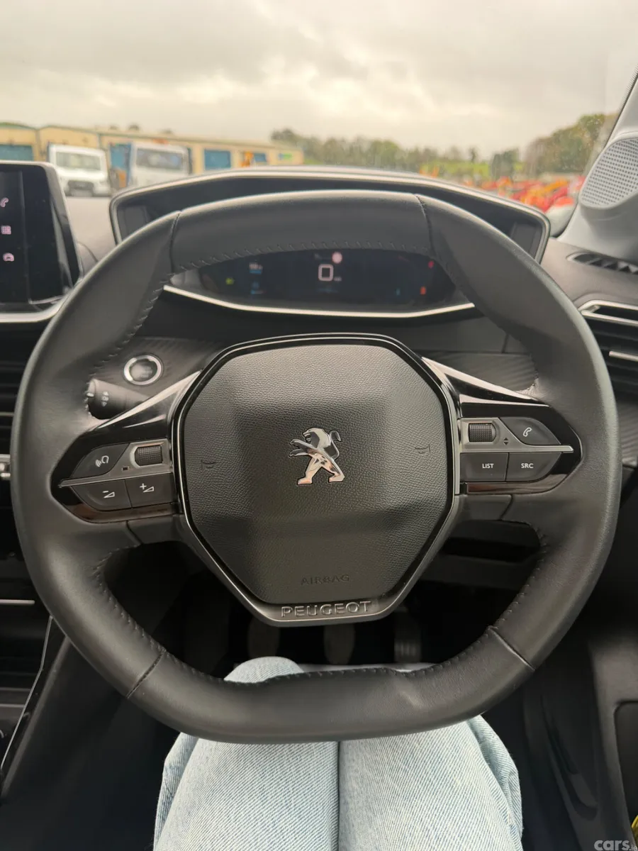 Peugeot 208 Hatchback, Diesel, 2022, Grey