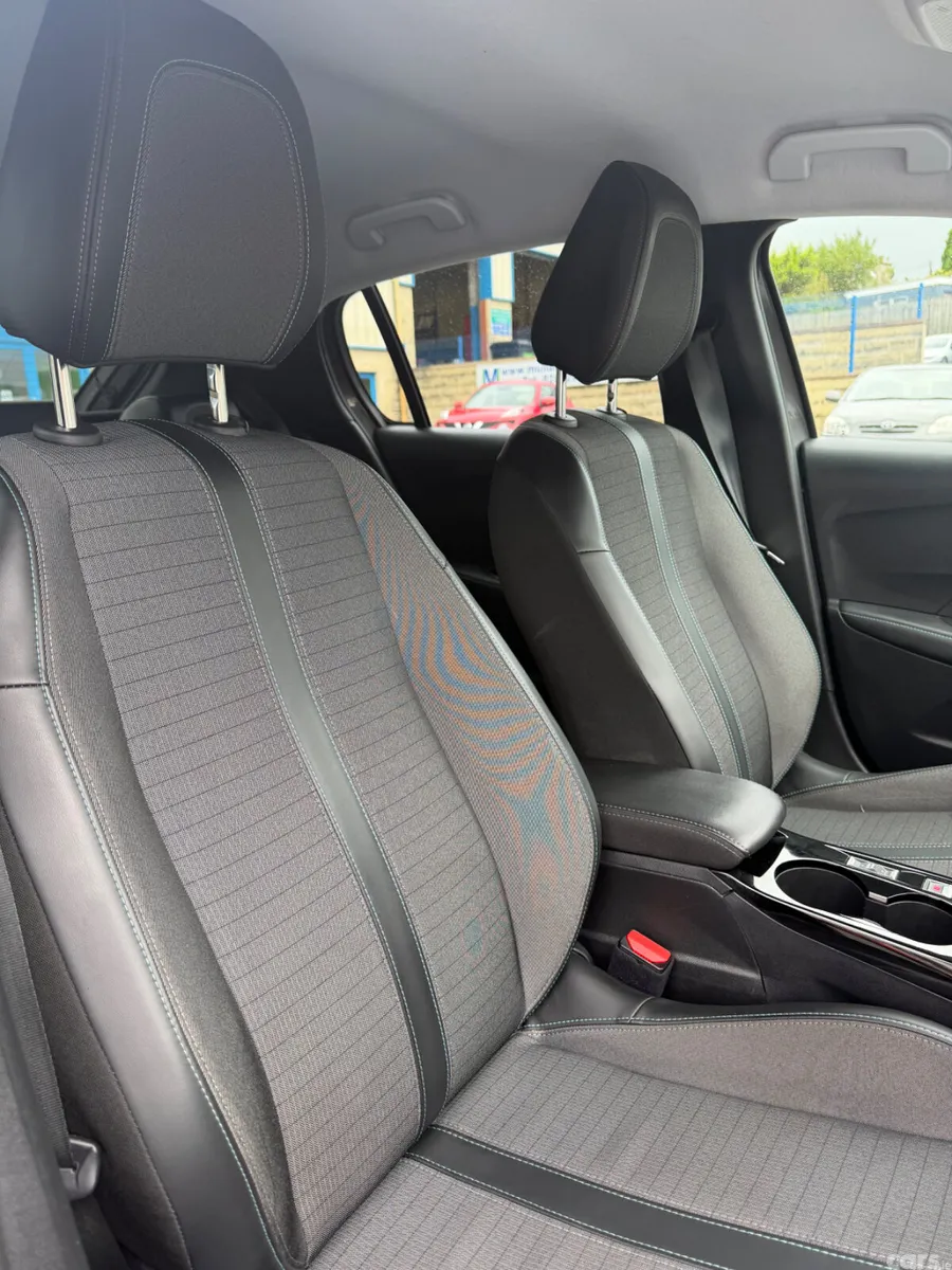 Peugeot 208 Hatchback, Diesel, 2022, Grey