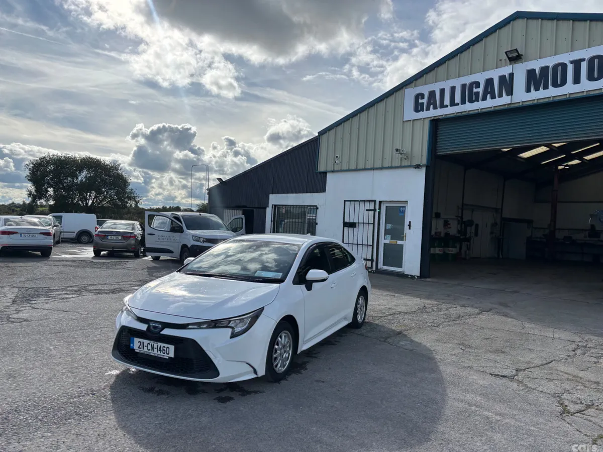 Toyota Corolla Saloon, Petrol Hybrid, 2021, White