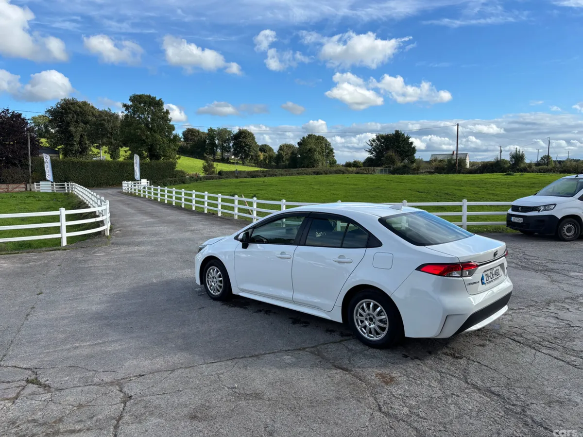 Toyota Corolla Saloon, Petrol Hybrid, 2021, White