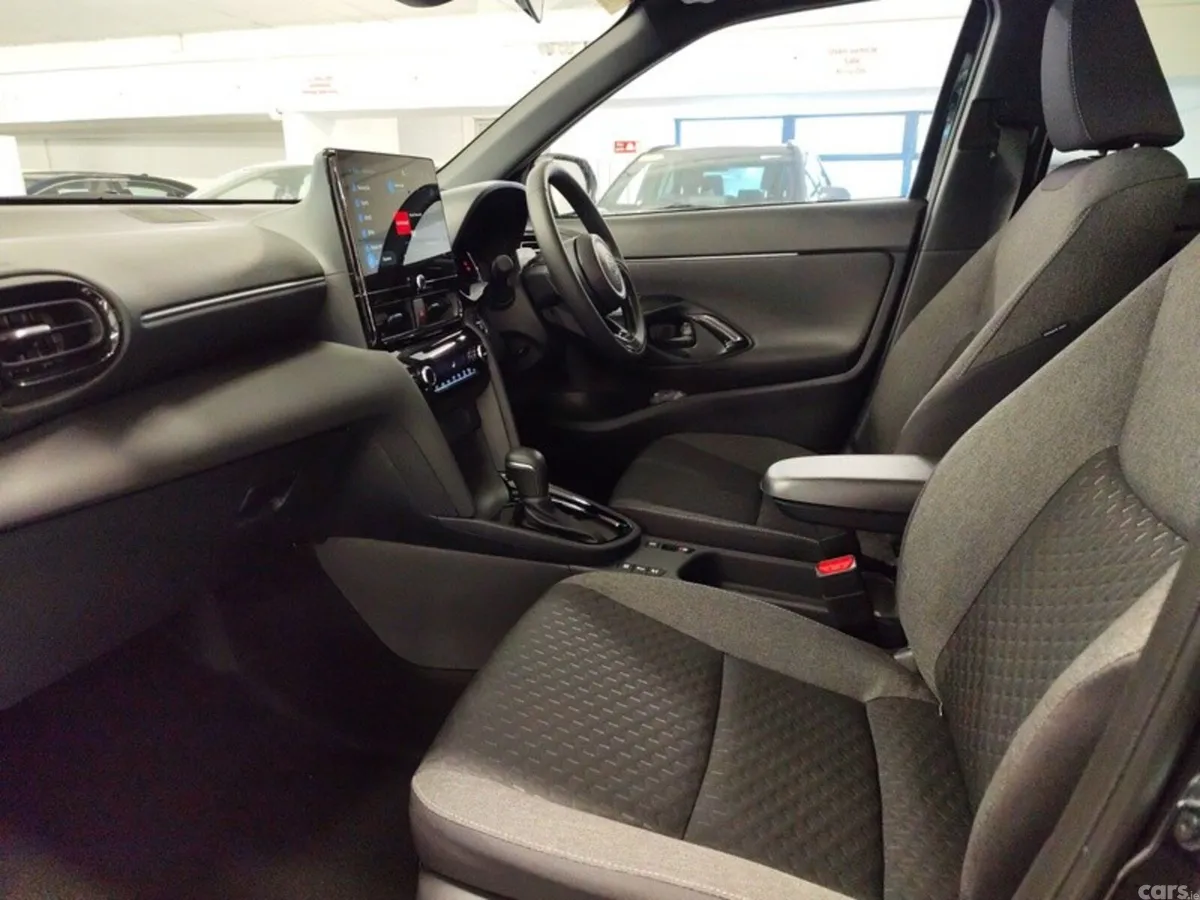 Toyota Yaris Cross SUV, Petrol Hybrid, 2026, Black
