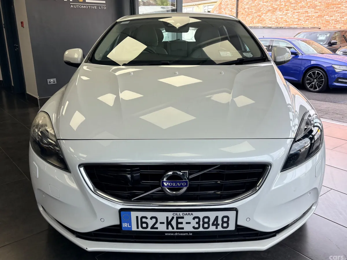 Volvo V40 Hatchback, Diesel, 2016, White