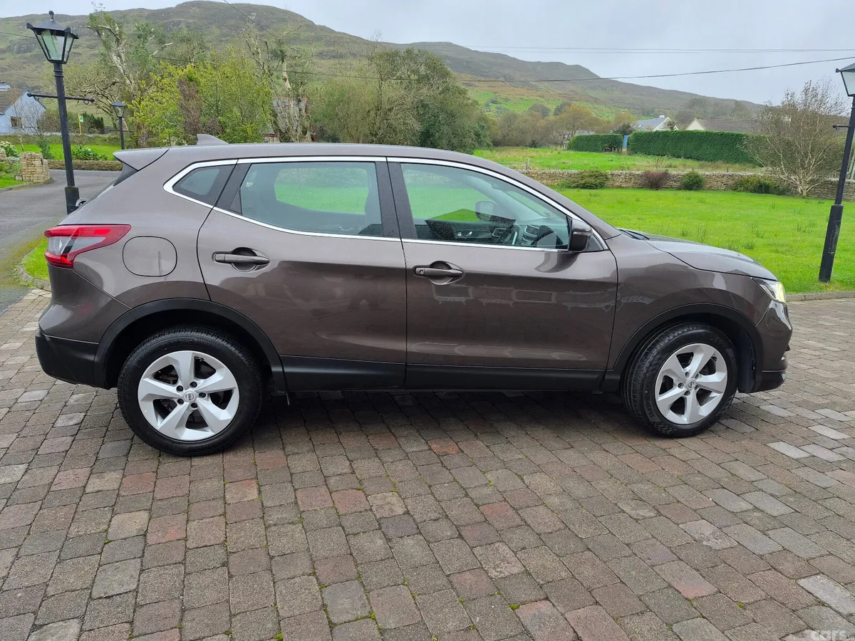 Nissan Qashqai Hatchback, Diesel, 2019, Brown