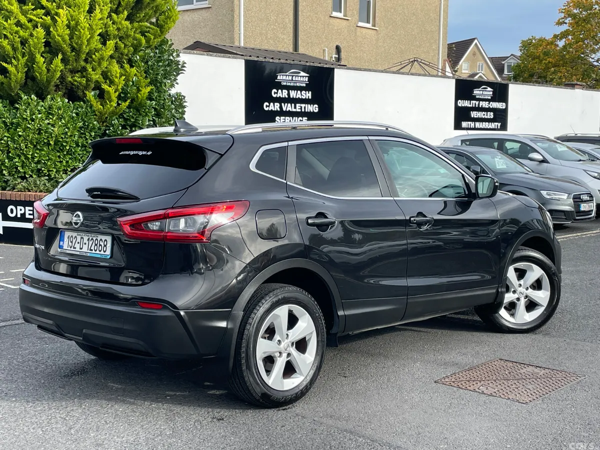 Nissan Qashqai MPV, Petrol, 2019, Black