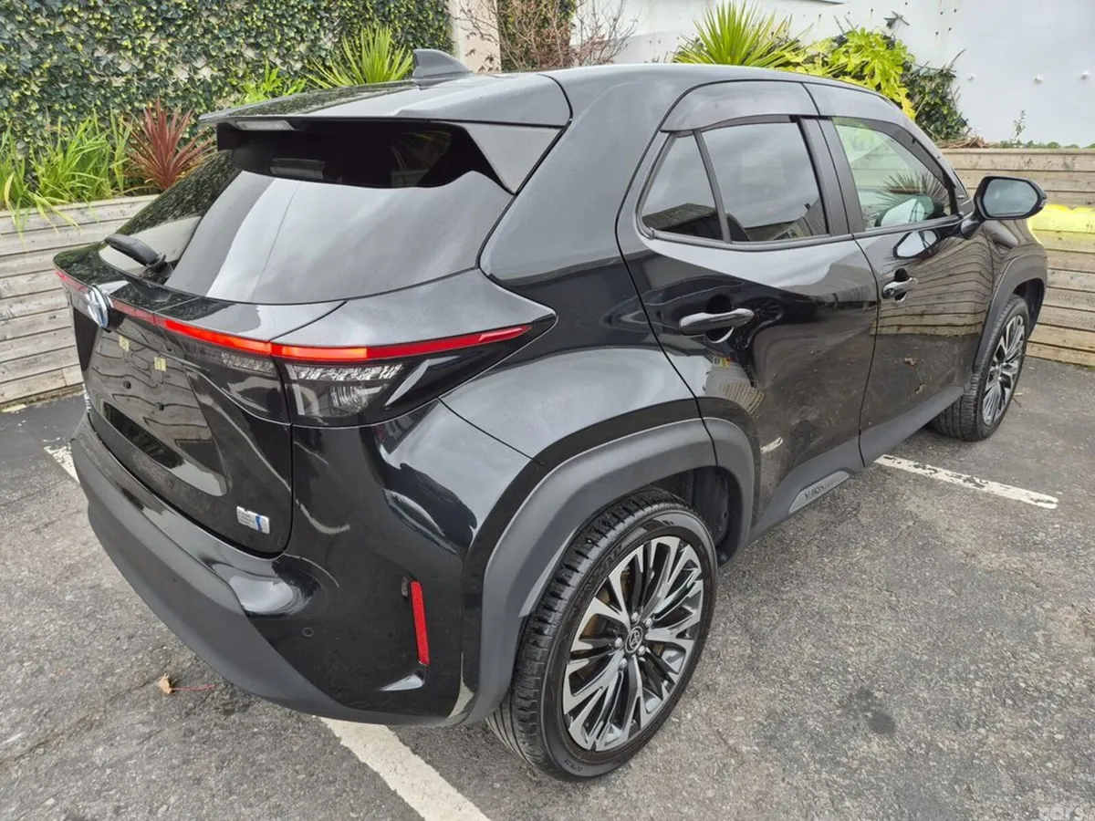 Toyota Yaris Cross SUV, Petrol Plug-in Hybrid, 2023, Black