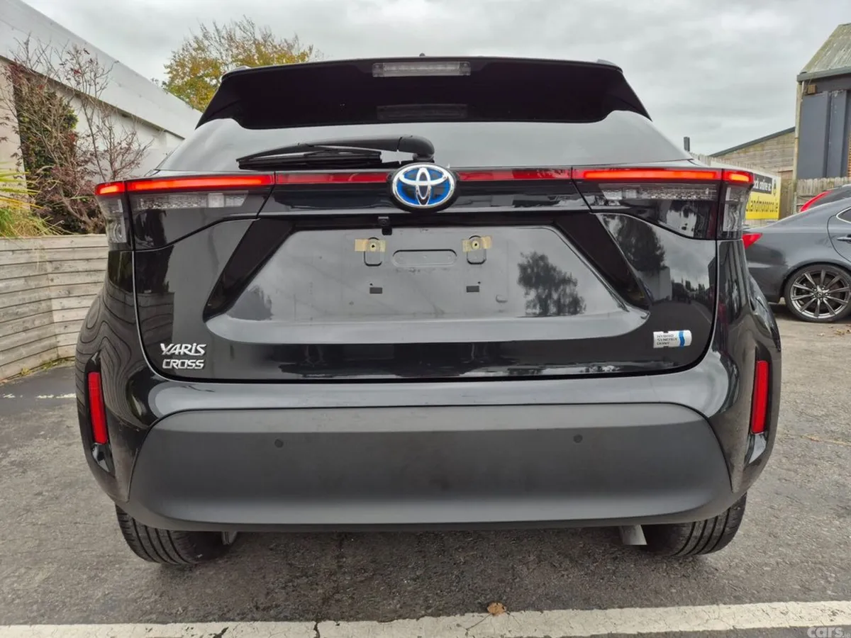 Toyota Yaris Cross SUV, Petrol Plug-in Hybrid, 2023, Black
