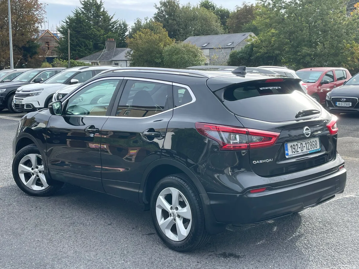 Nissan Qashqai MPV, Petrol, 2019, Black