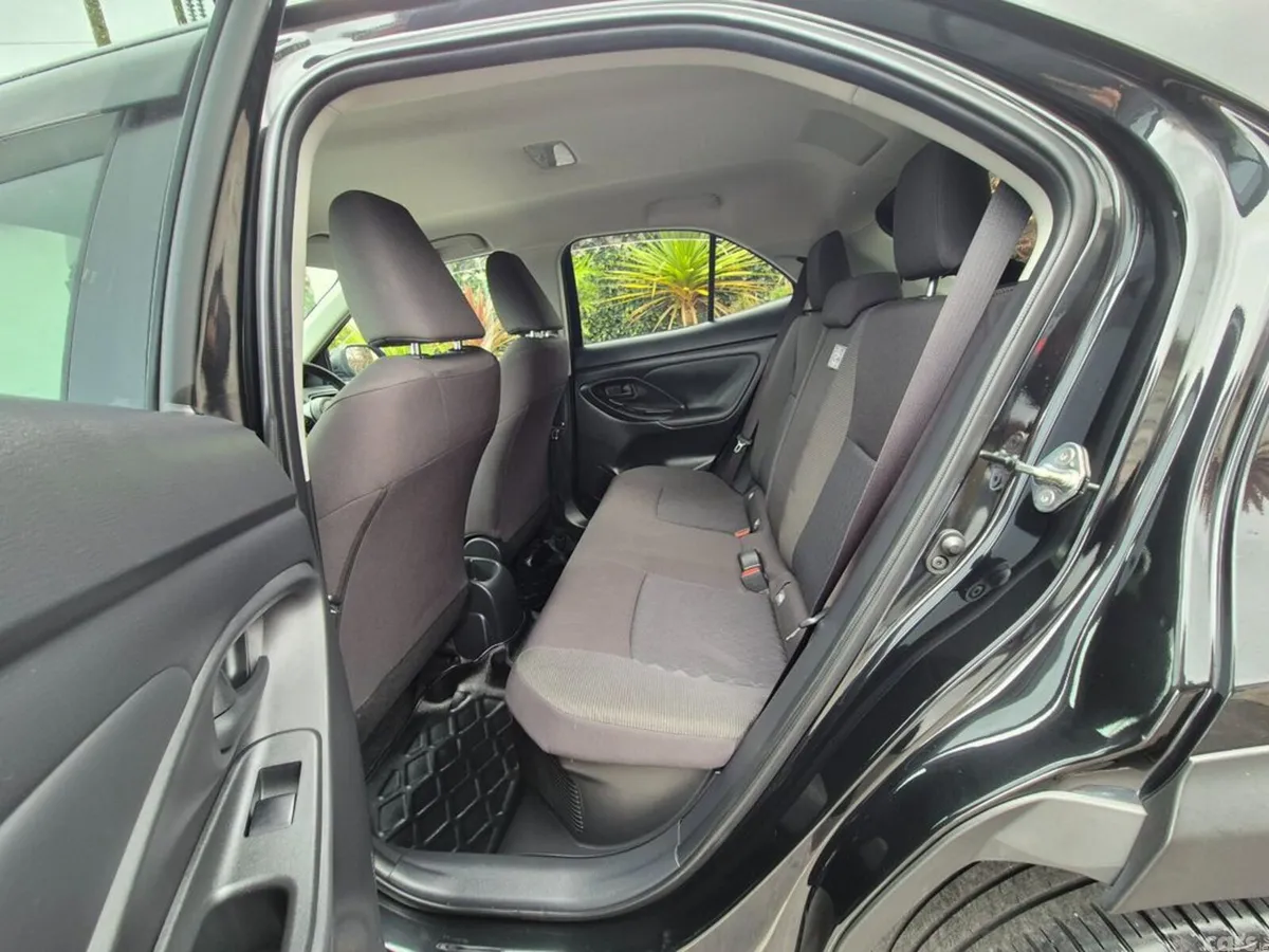 Toyota Yaris Cross SUV, Petrol Plug-in Hybrid, 2023, Black