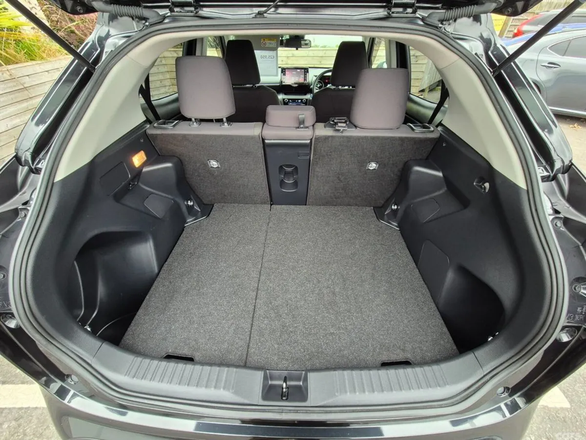 Toyota Yaris Cross SUV, Petrol Plug-in Hybrid, 2023, Black