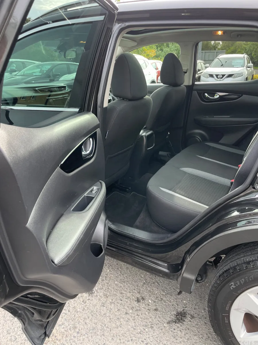 Nissan Qashqai MPV, Petrol, 2019, Black