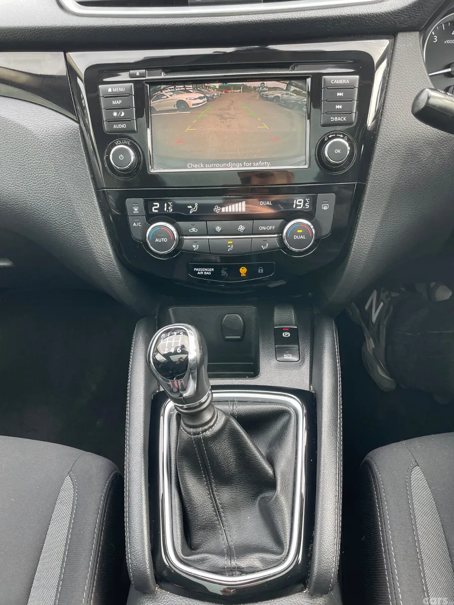 Nissan Qashqai MPV, Petrol, 2019, Black