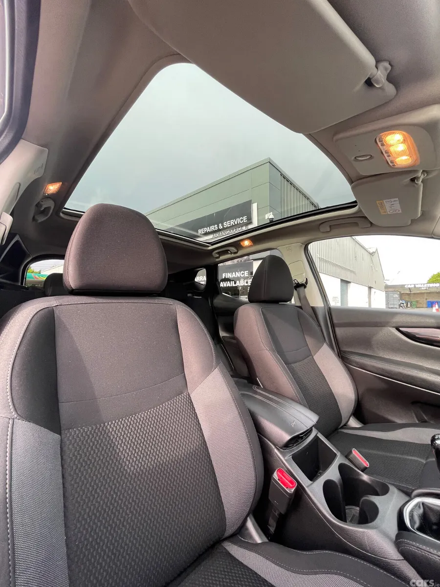 Nissan Qashqai MPV, Petrol, 2019, Black