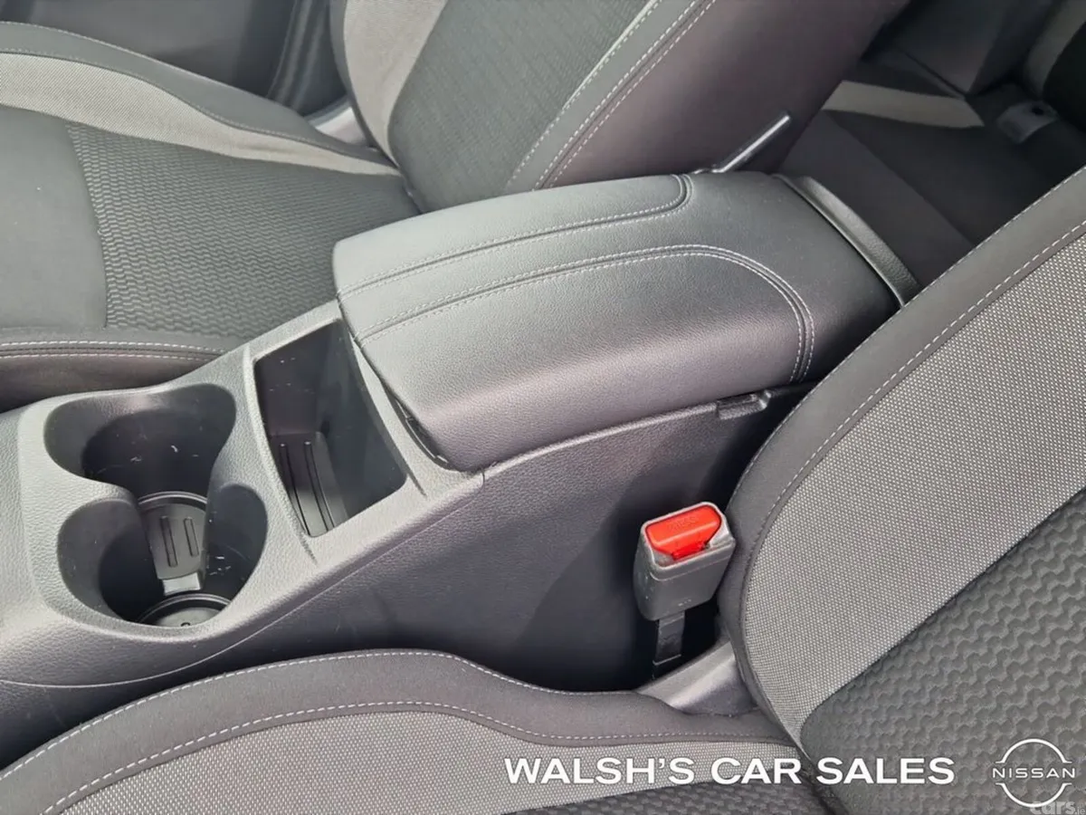 Nissan Qashqai SUV, Petrol, 2020, Red