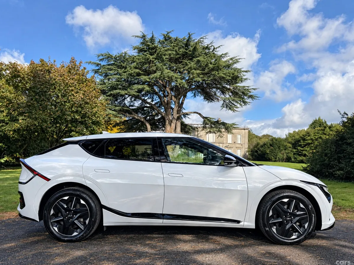 Kia EV6 Hatchback, Electric, 2025, White