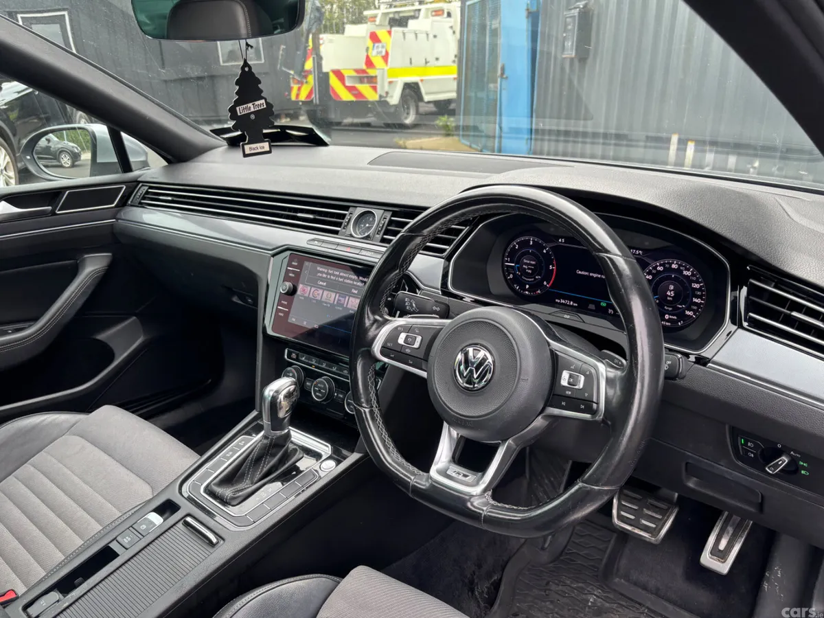 Volkswagen Passat Saloon, Diesel, 2019, Silver
