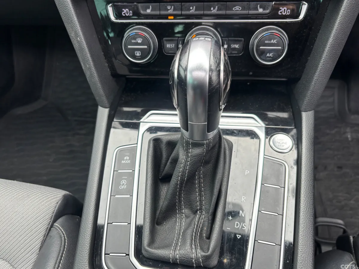 Volkswagen Passat Saloon, Diesel, 2019, Silver