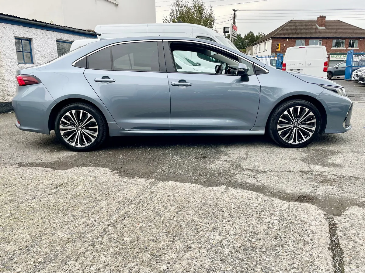 Toyota Corolla Saloon, Petrol Hybrid, 2025, Grey