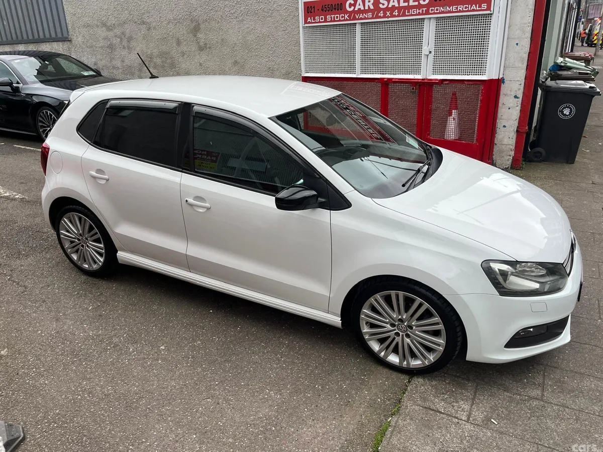 Volkswagen Polo Hatchback, Petrol, 2015, White