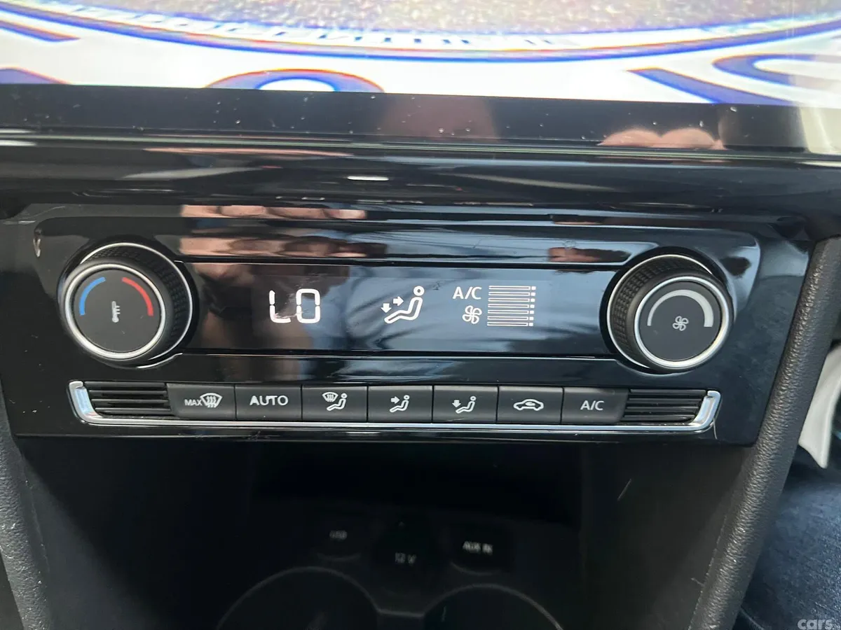 Volkswagen Polo Hatchback, Petrol, 2015, White