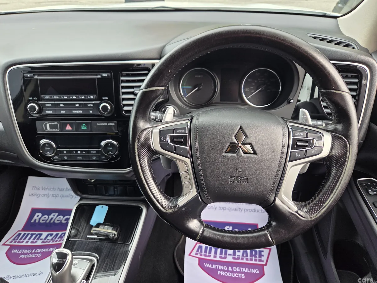 Mitsubishi Outlander SUV, Petrol Hybrid, 2016, White