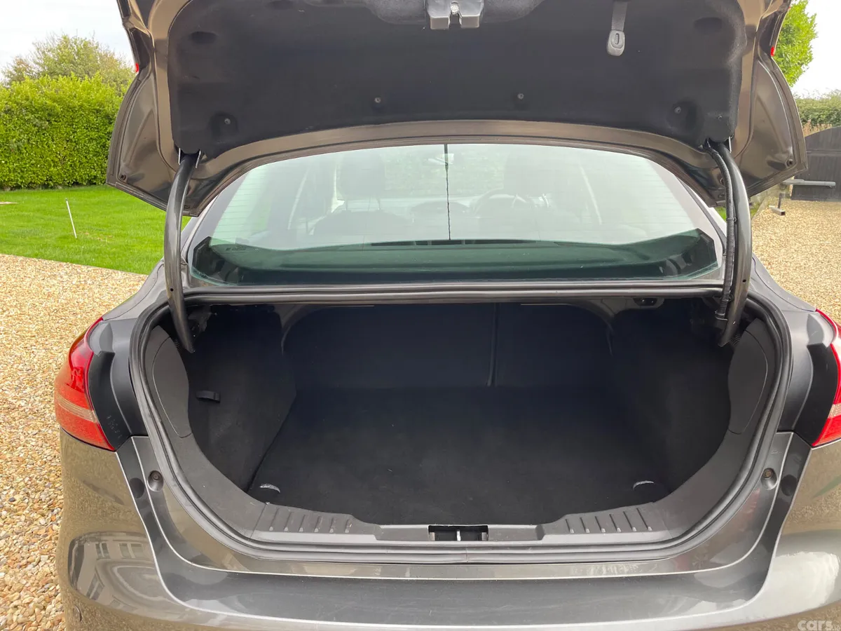 Ford Focus Saloon, Diesel, 2016, Grey