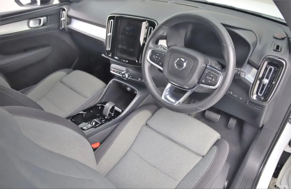 Volvo XC40 SUV, Petrol Plug-in Hybrid, 2023, White
