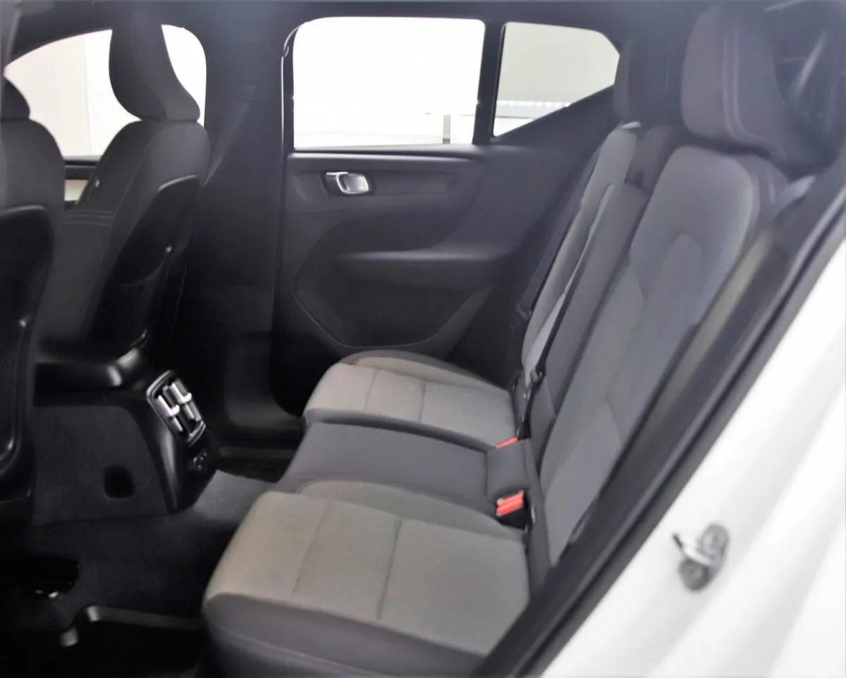 Volvo XC40 SUV, Petrol Plug-in Hybrid, 2023, White