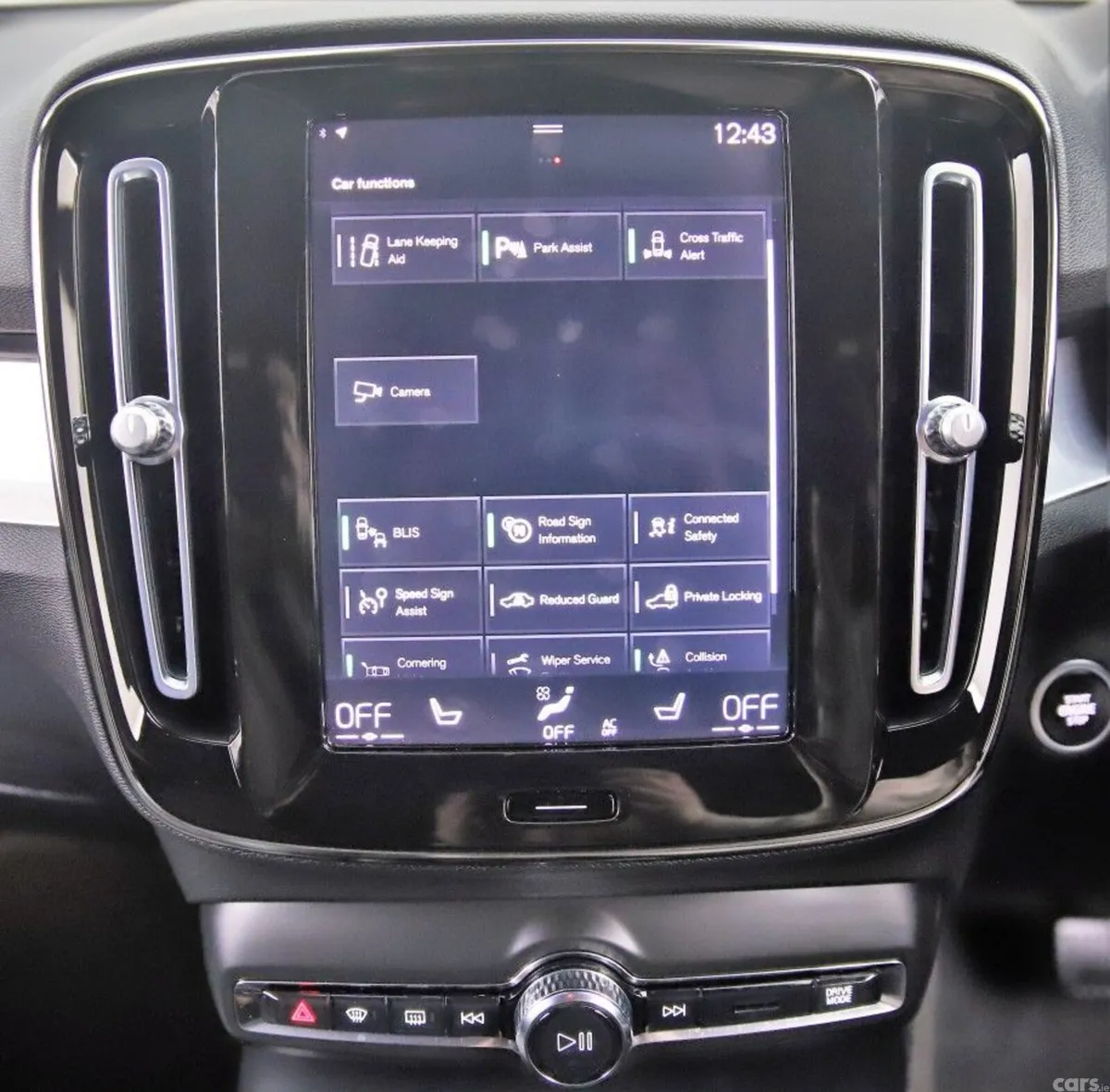 Volvo XC40 SUV, Petrol Plug-in Hybrid, 2023, White