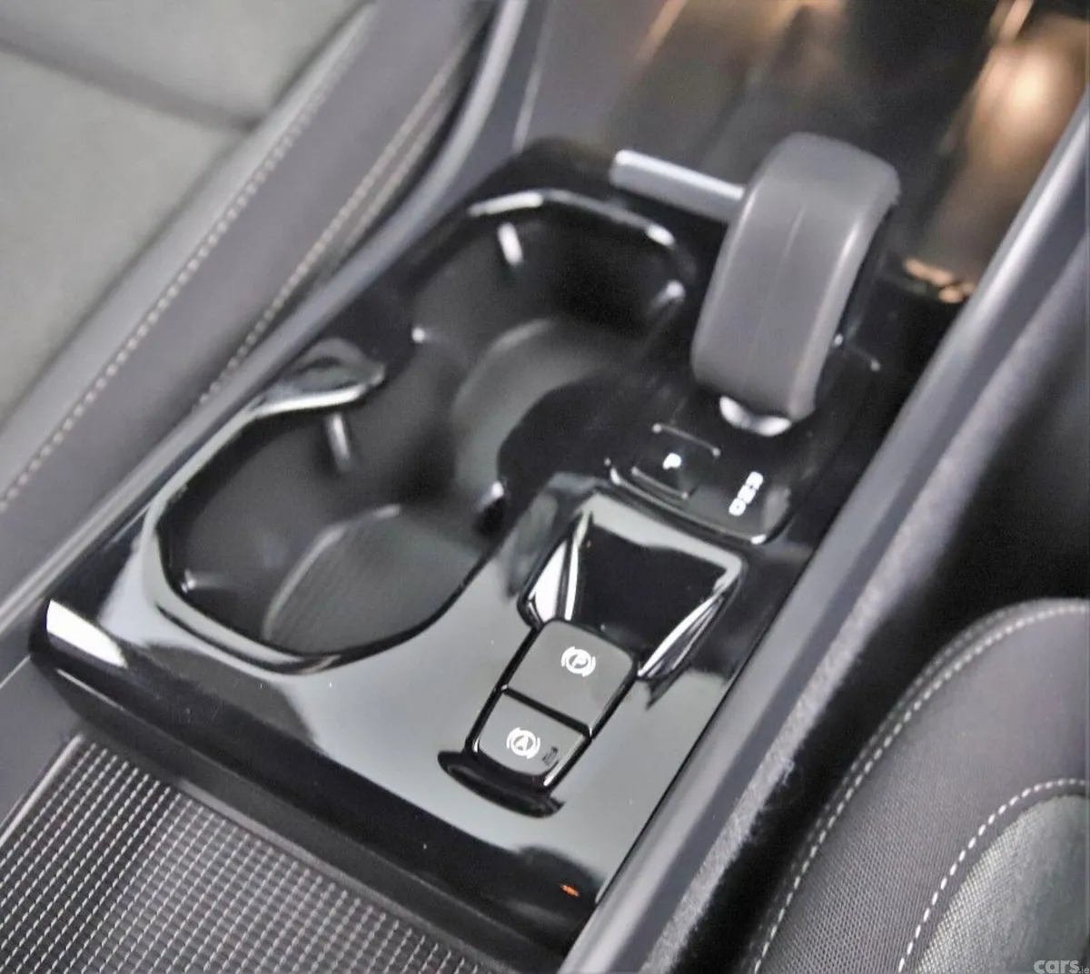 Volvo XC40 SUV, Petrol Plug-in Hybrid, 2023, White