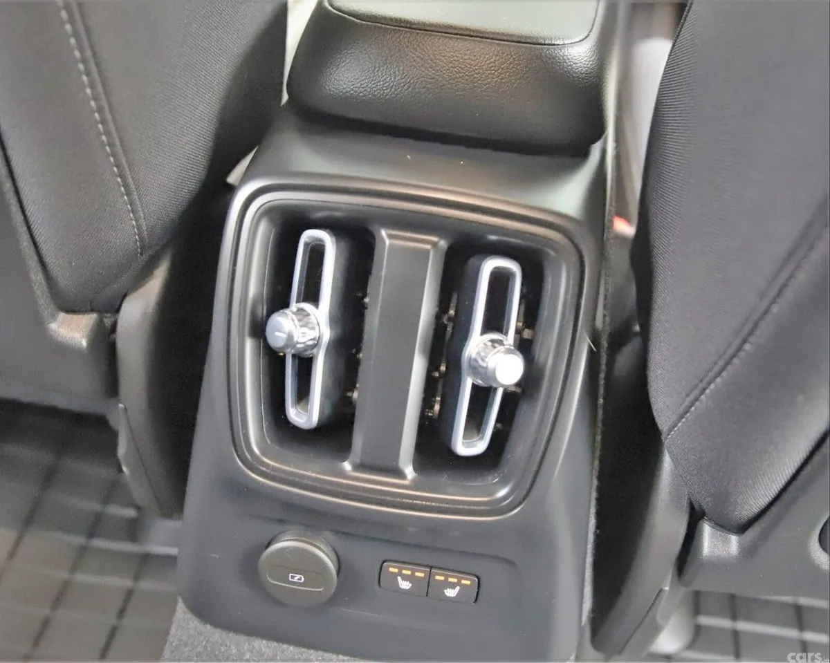 Volvo XC40 SUV, Petrol Plug-in Hybrid, 2023, White